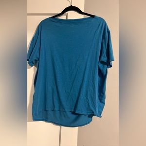 Lululemon back in action shirt